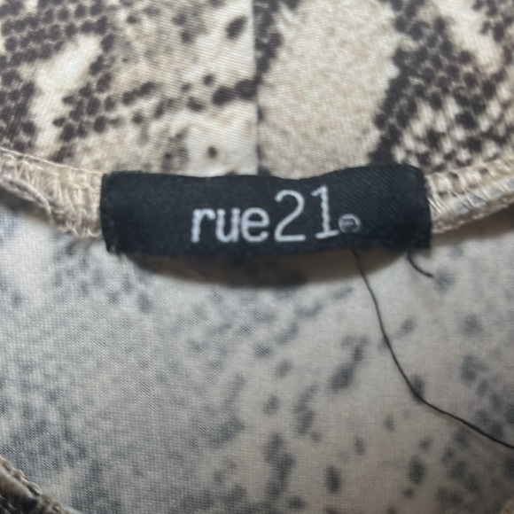 RUE 21 snake skin top with cut out front size small - Picture 5 of 7